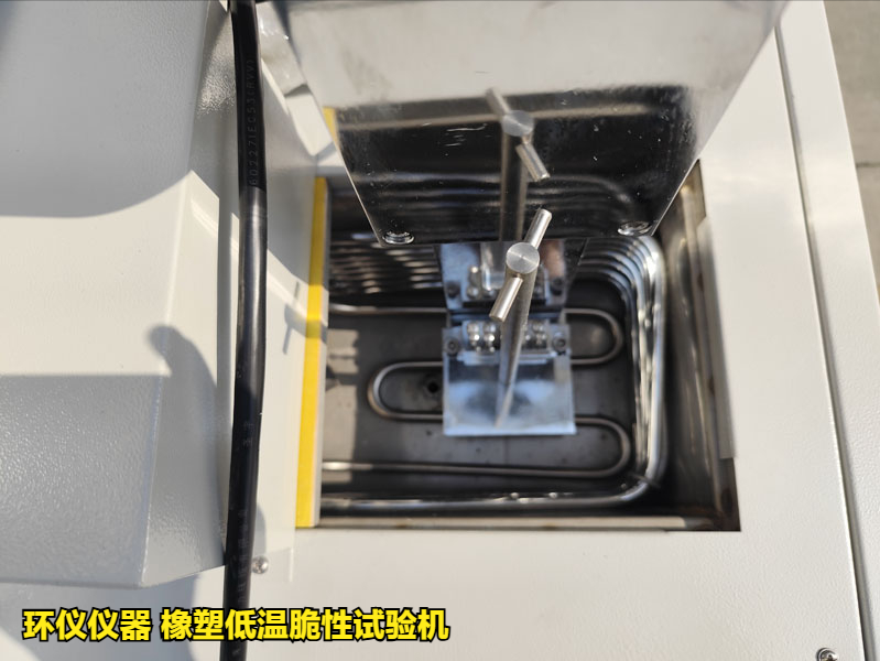 橡塑低温脆性试验机(图4) 橡塑低温脆性试验机(图4)